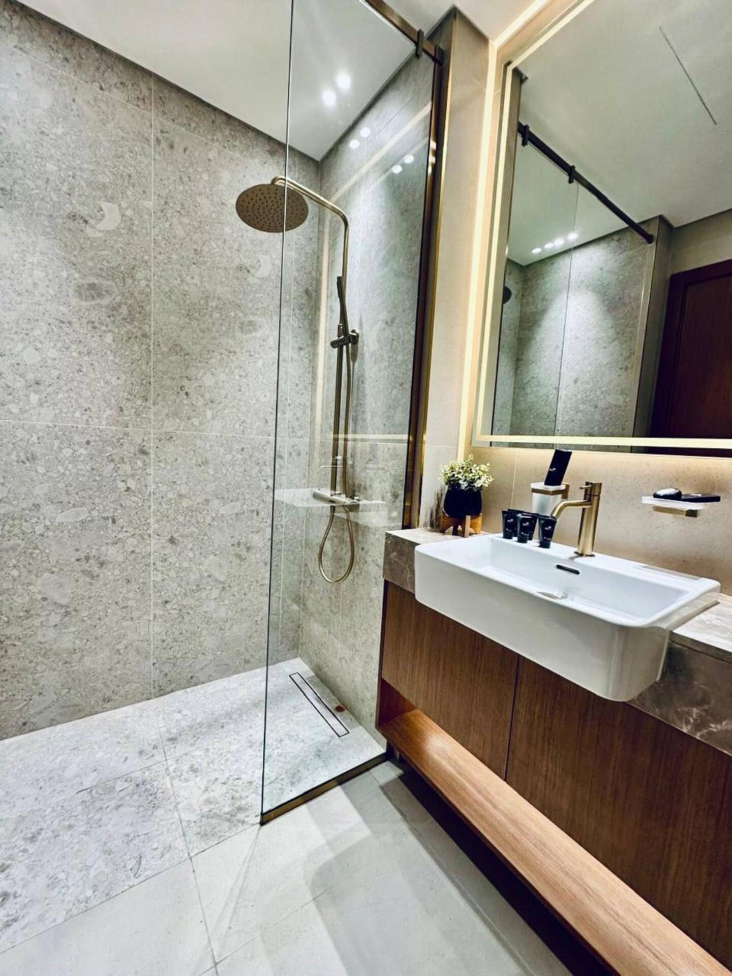Elegant Canal View Business Bay Apartment