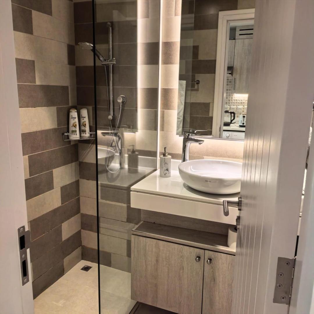 Seven Palm Jumeirah Apartment *