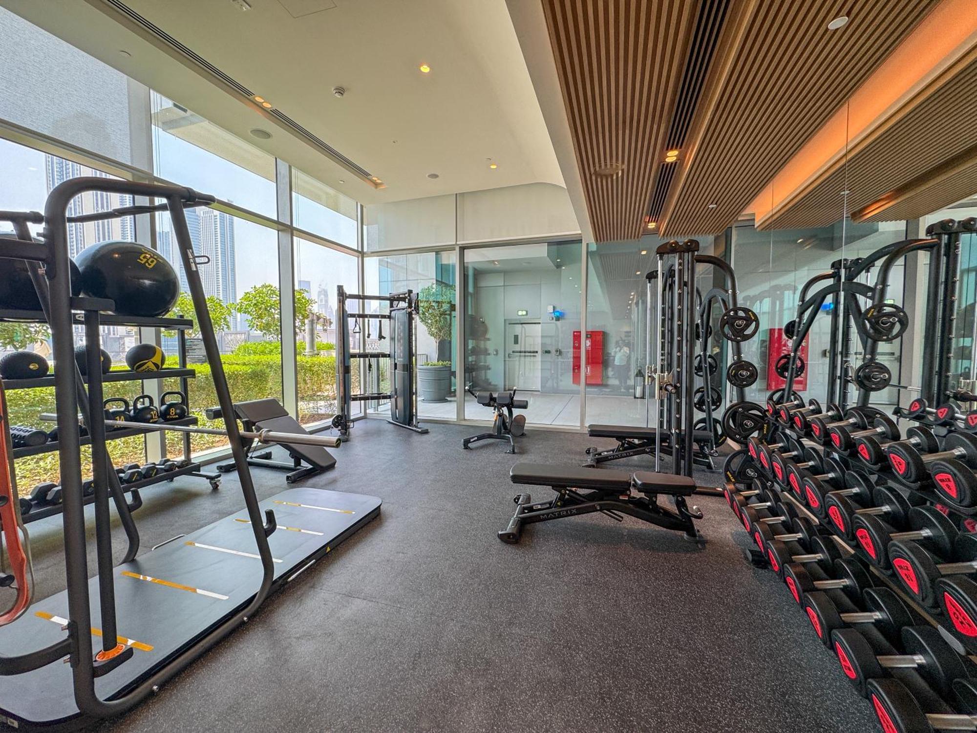 Apartment Luxurious 1br Pool With Burj Khalifa View Mall