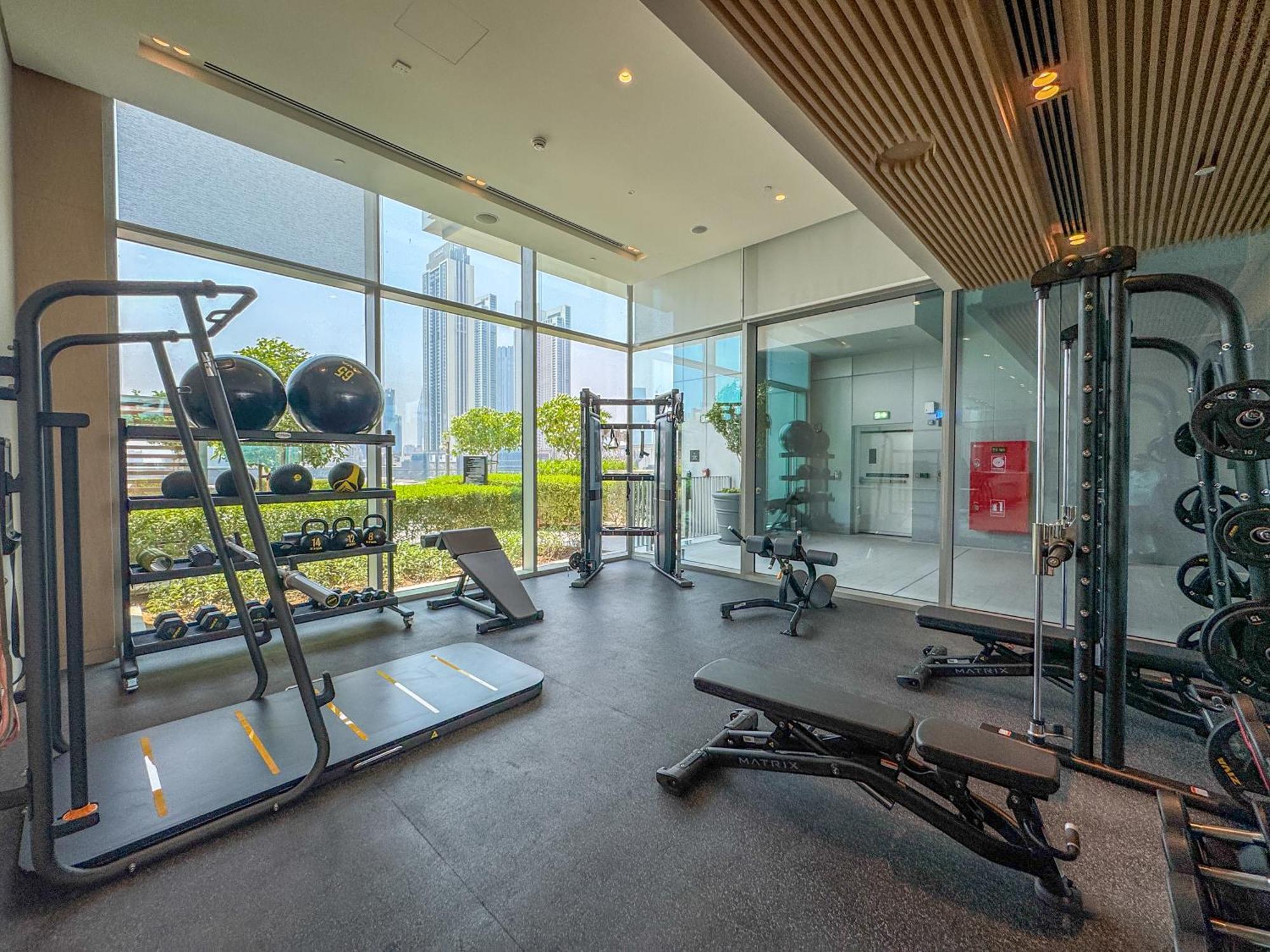 Luxurious 1br Pool With Burj Khalifa View Mall Dubai