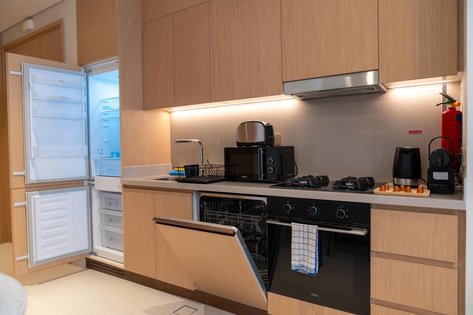 Apartment Luxurious 1br Pool With Burj Khalifa View Mall Dubai