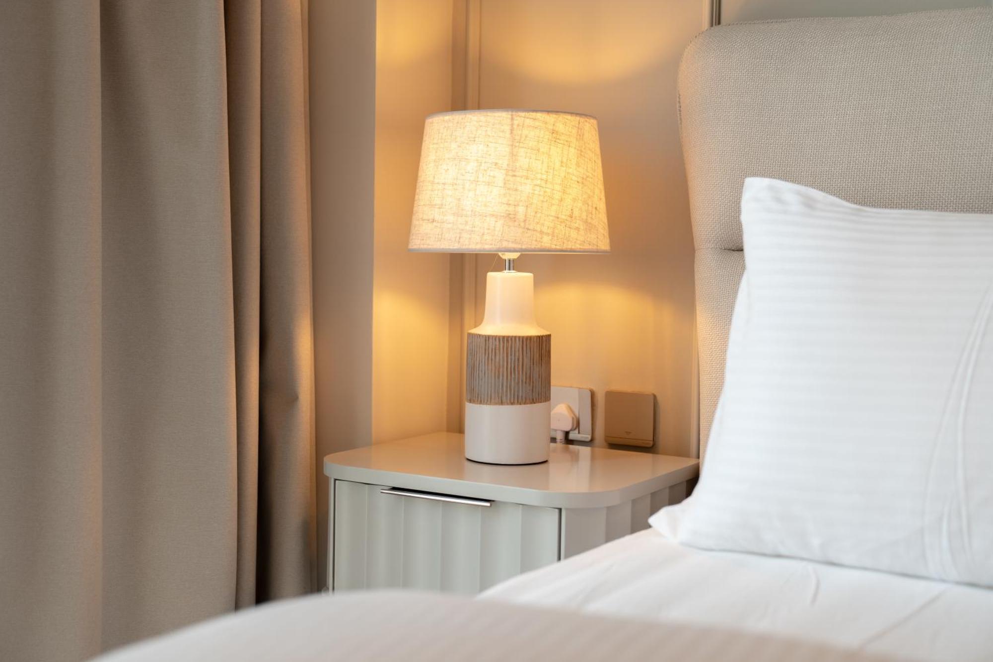 Apartment Luxurious 1br Pool With Burj Khalifa View Mall