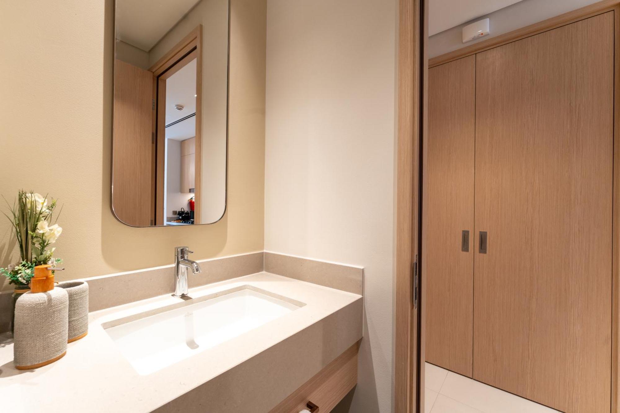 Apartment Luxurious 1br Pool With Burj Khalifa View Mall *