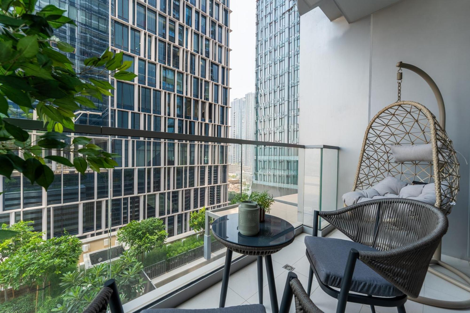 Luxurious 1br Pool With Burj Khalifa View Mall