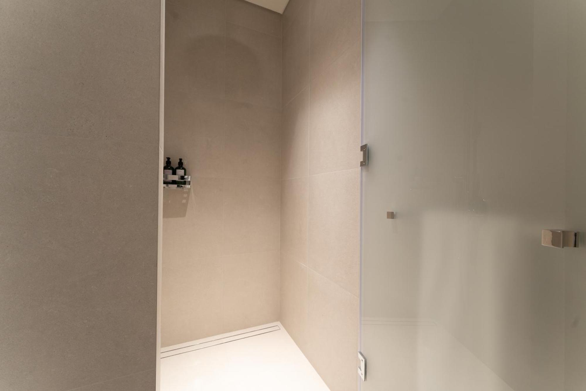 Luxurious 1br Pool With Burj Khalifa View Mall *