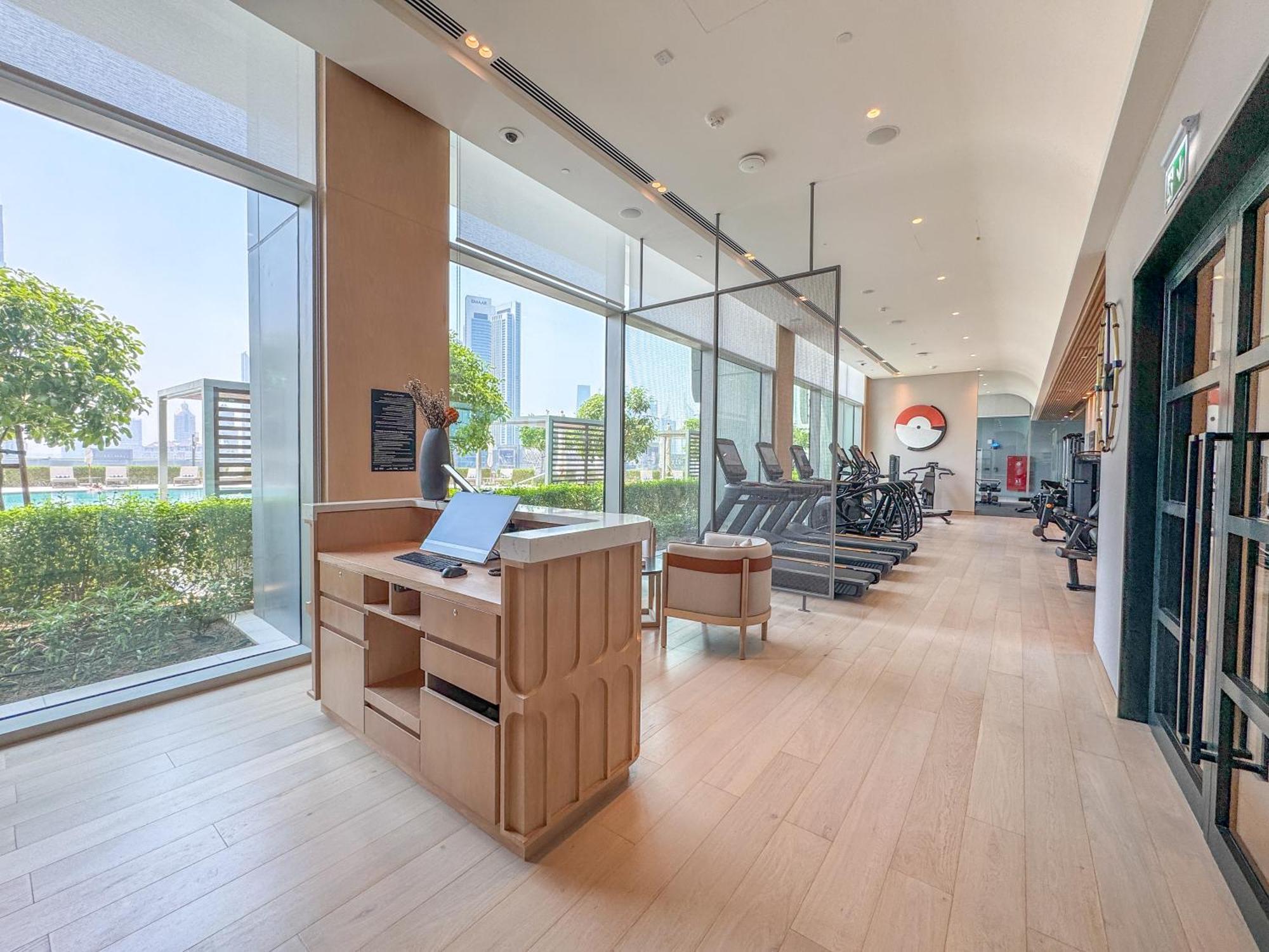 Luxurious 1br Pool With Burj Khalifa View Mall Dubai