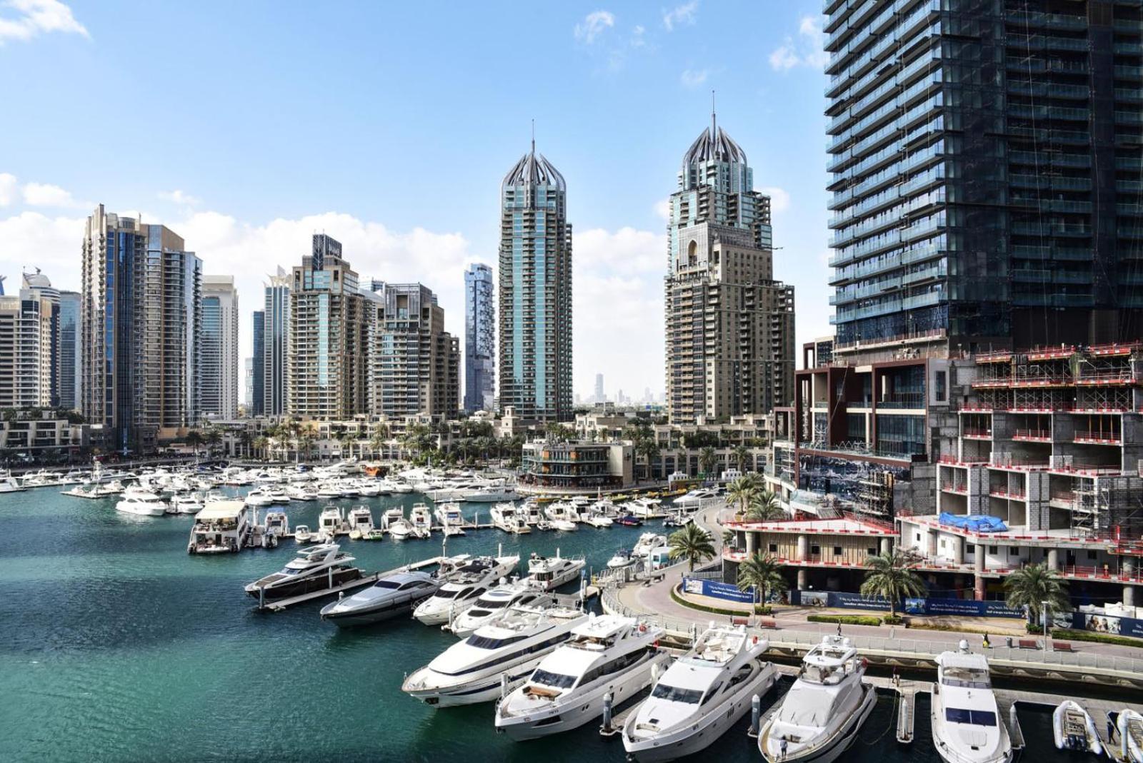 Marina Gate Cozy 1br, Pool, Gym, & Direct Marina Walk Access