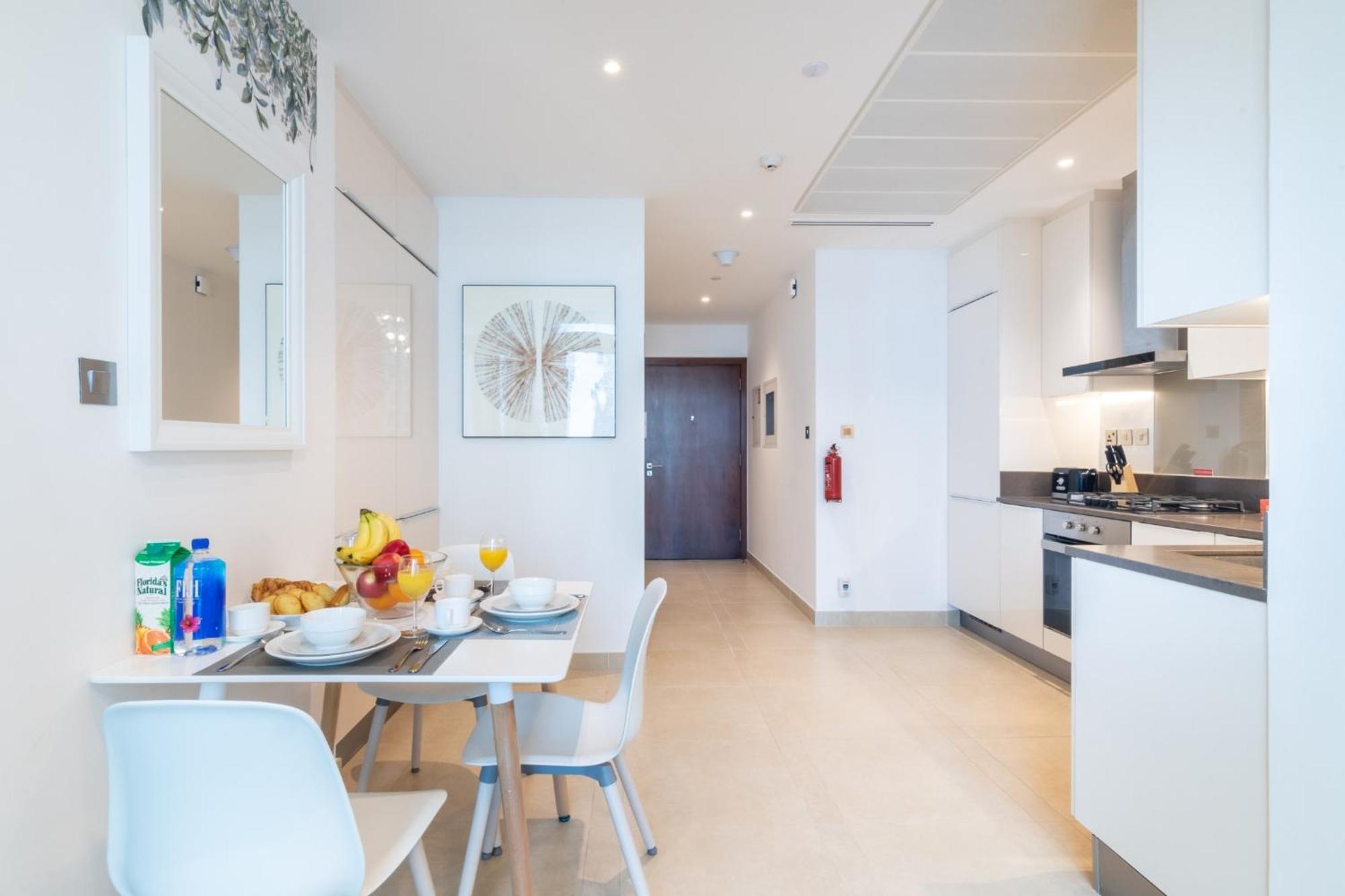 Marina Gate Cozy 1br, Pool, Gym, & Direct Marina Walk Access * Dubai