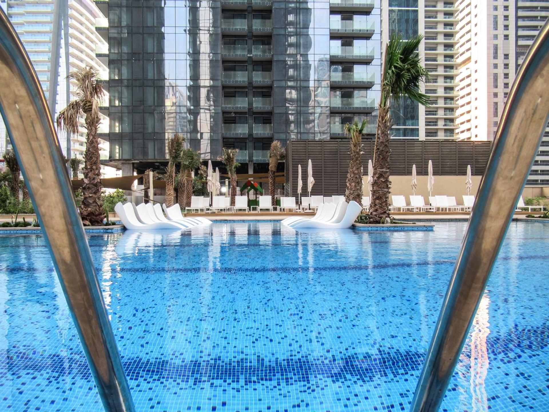 Marina Gate Cozy 1br, Pool, Gym, & Direct Marina Walk Access Apartment *