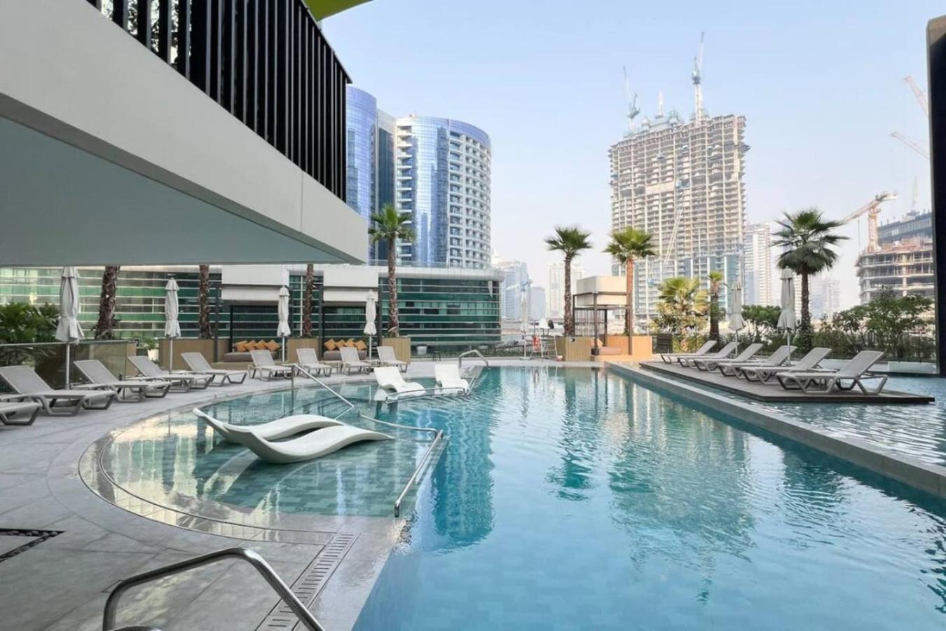 Waterfront 1br - Canal View - Fully Furnished Apartment *