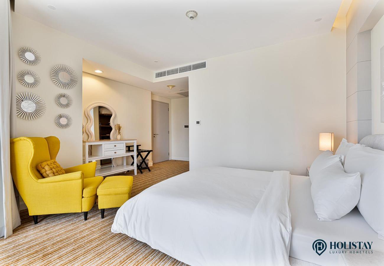 Holistay Luxury Homes - Burj Khalifa View - Direct Access Mall Apartment