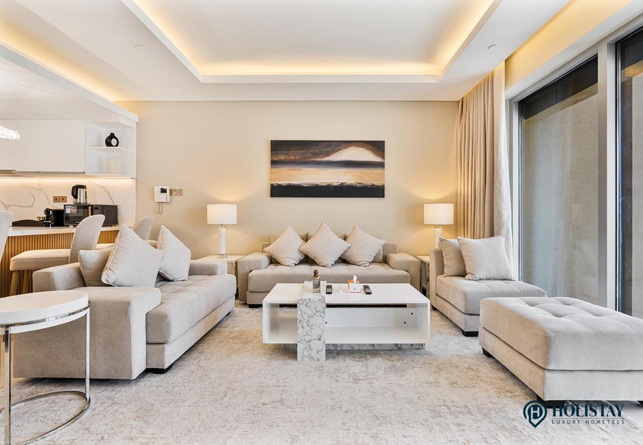 Holistay Luxury Homes - Burj Khalifa View - Direct Access Mall Apartment