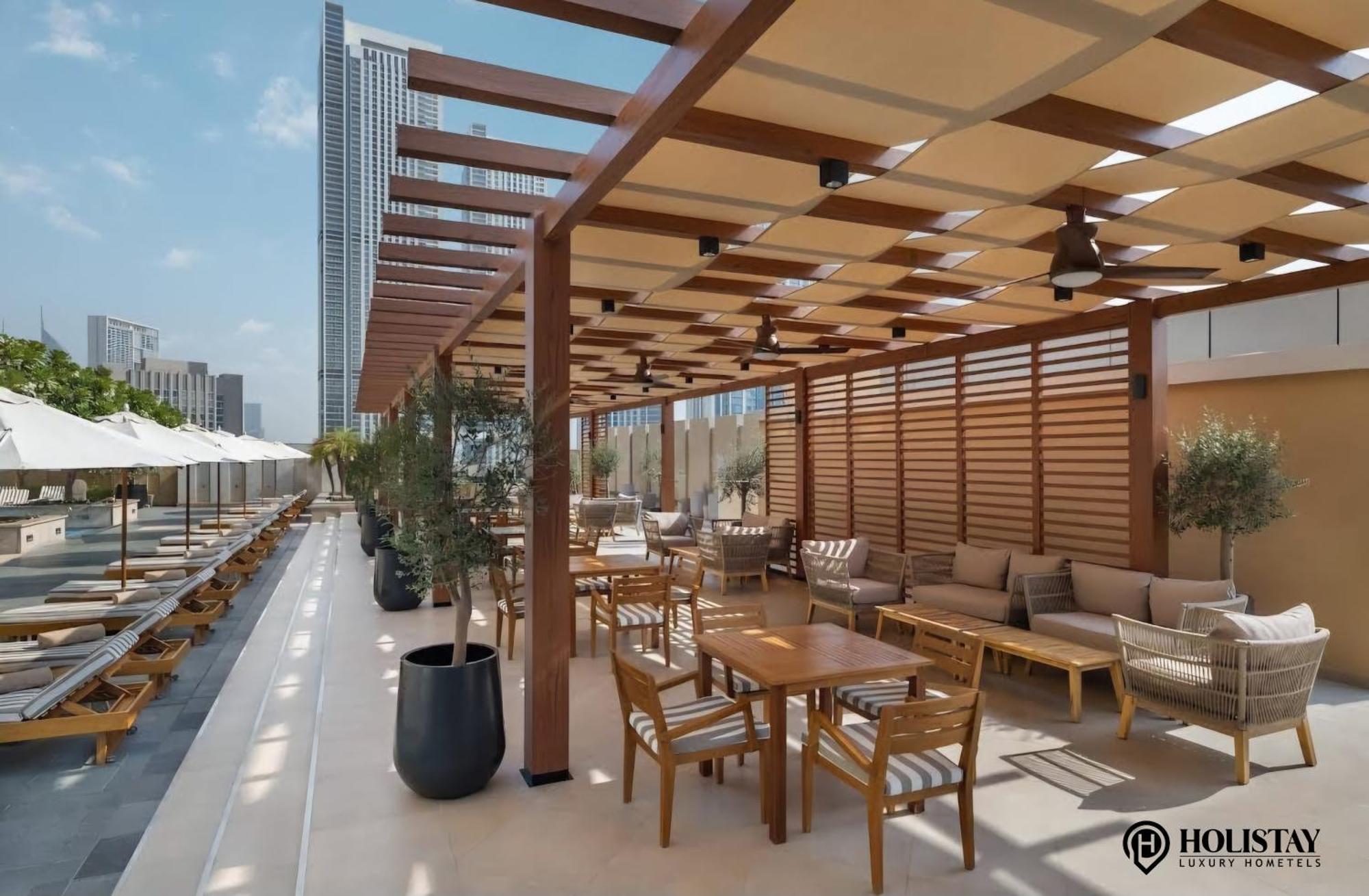 Holistay Luxury Homes - Burj Khalifa View - Direct Access Mall Apartment