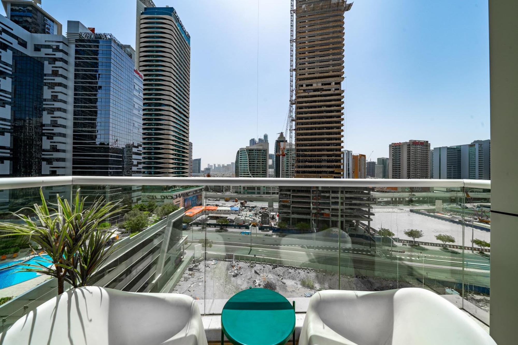 1br + Maid In Downtown Apartment Dubai