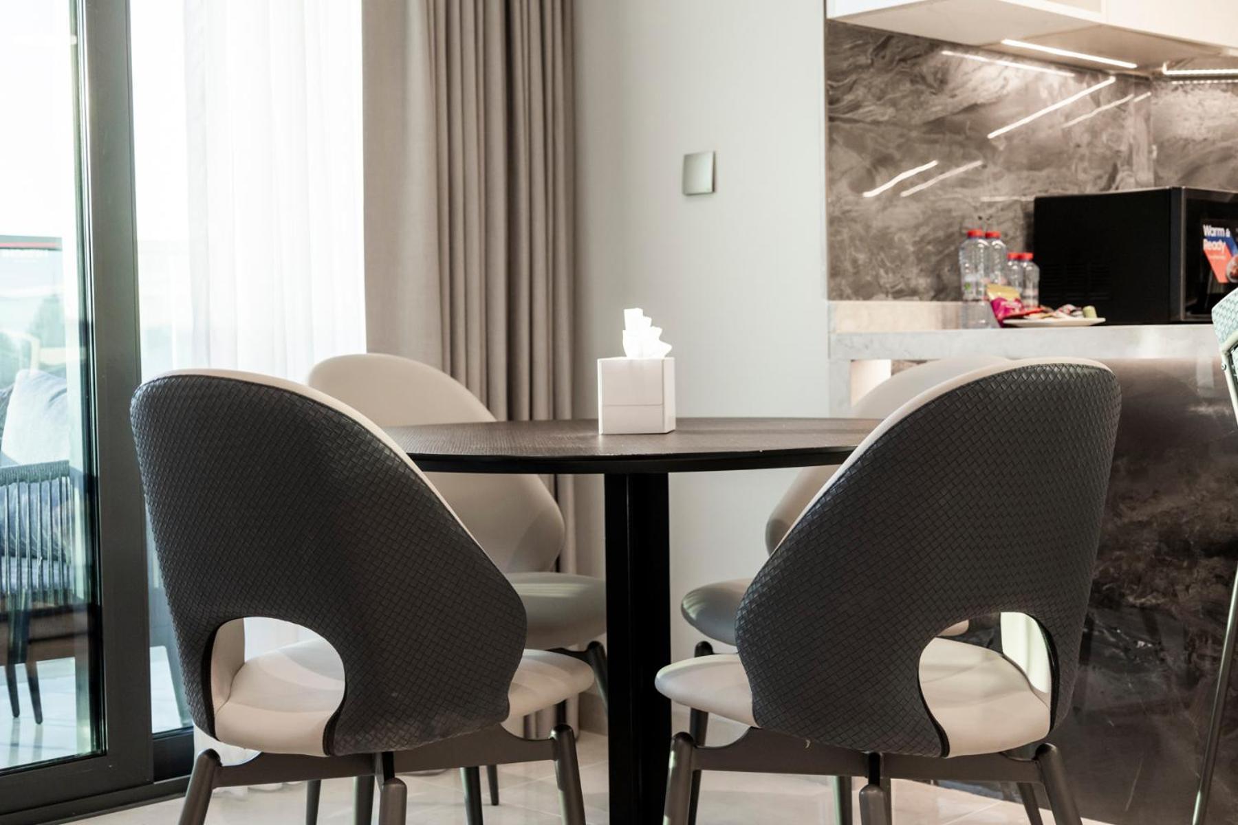 Apartment Luxurious 2br Stunning Full Burj Khalifa View *