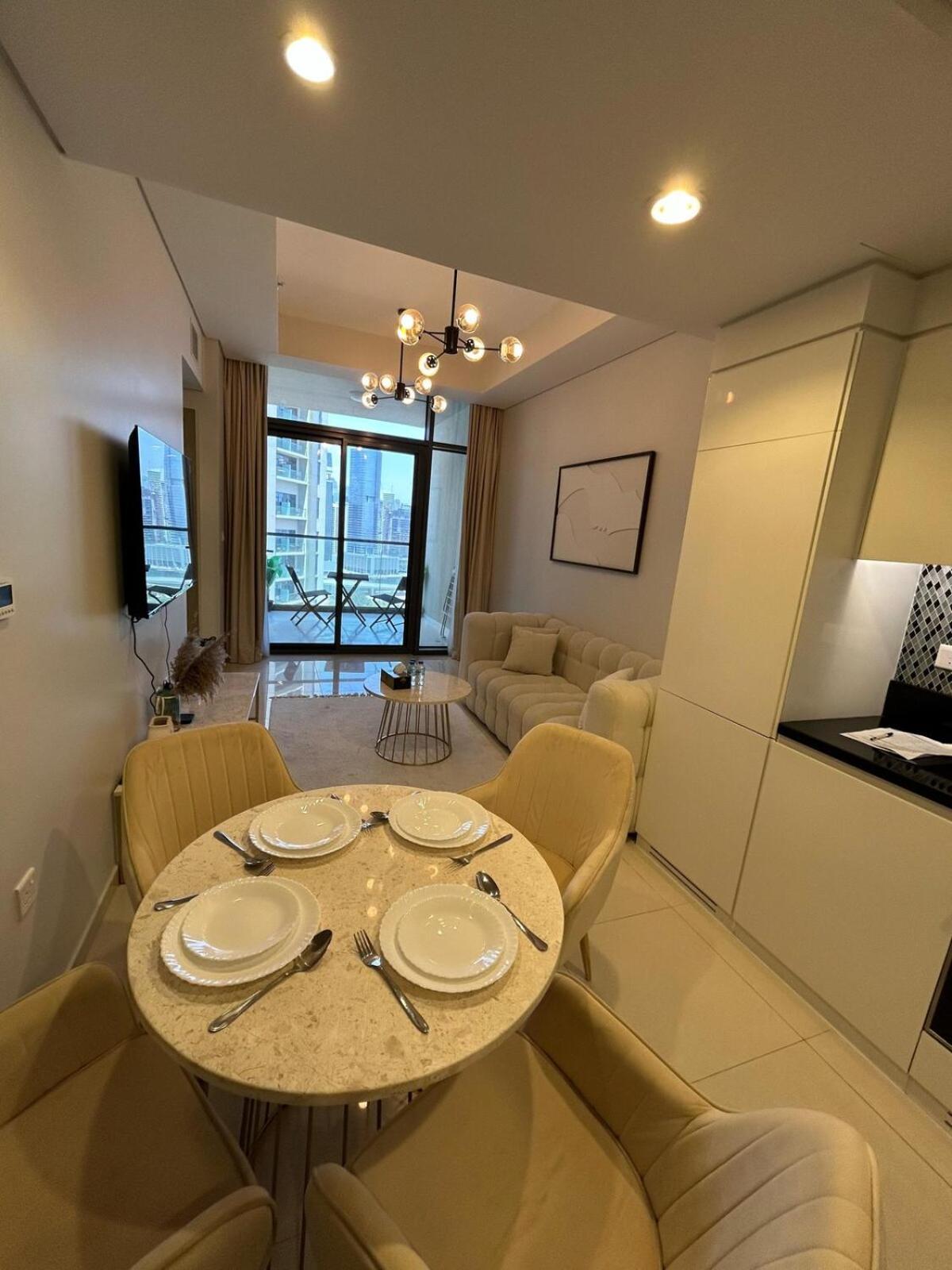 Apartment Modern 2bhk With Stunning Views Dubai