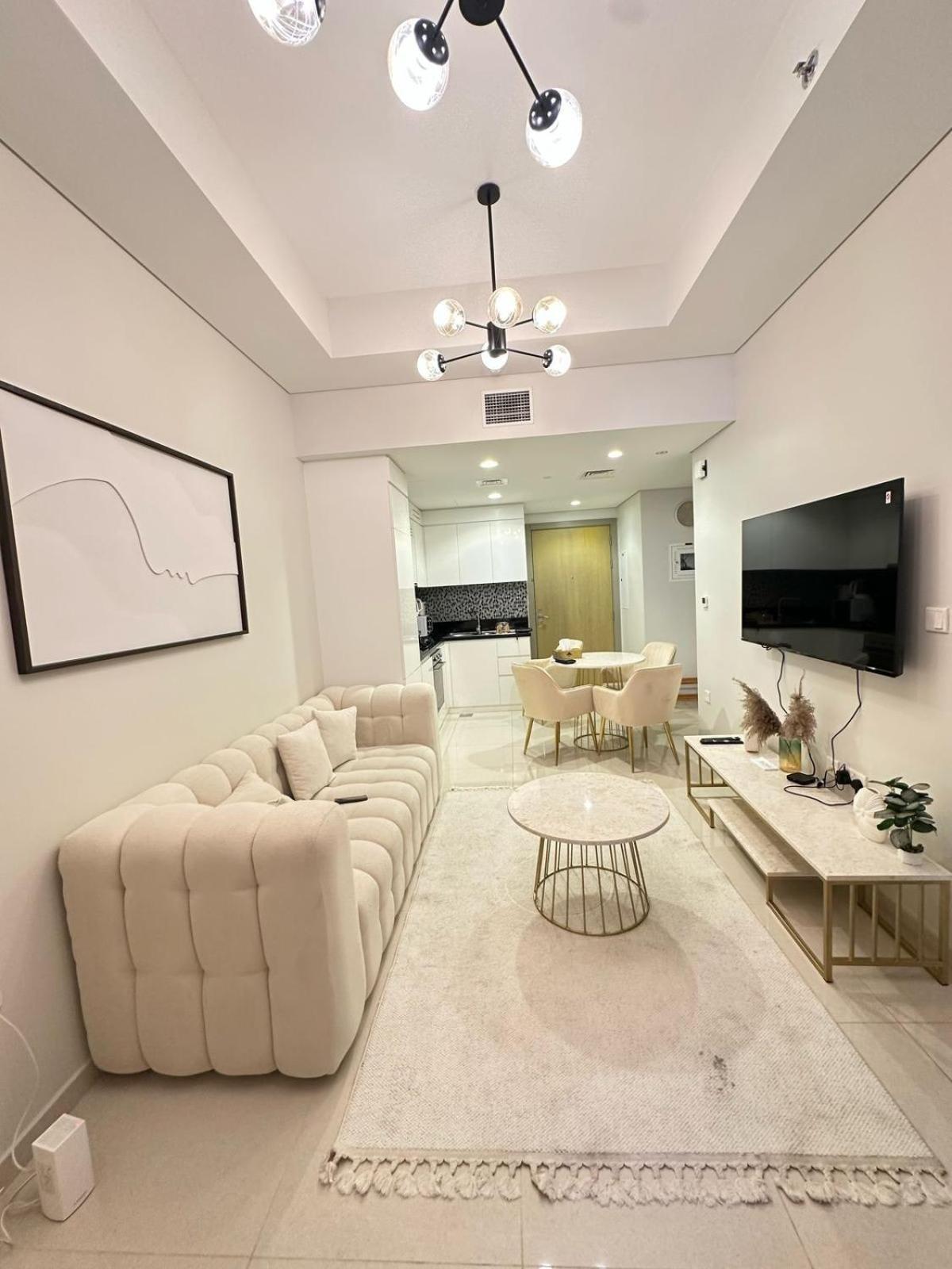 Apartment Modern 2bhk With Stunning Views Dubai