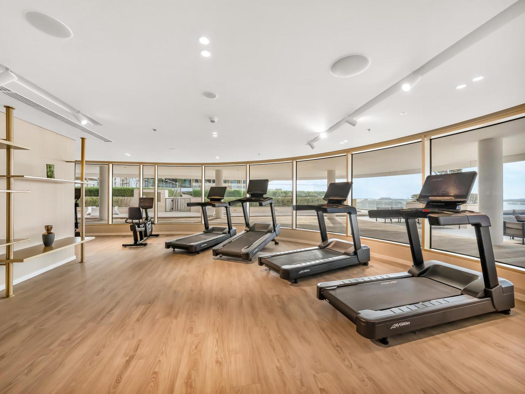 Apartment Luxury Spacious 2 Bedroom Private And Views