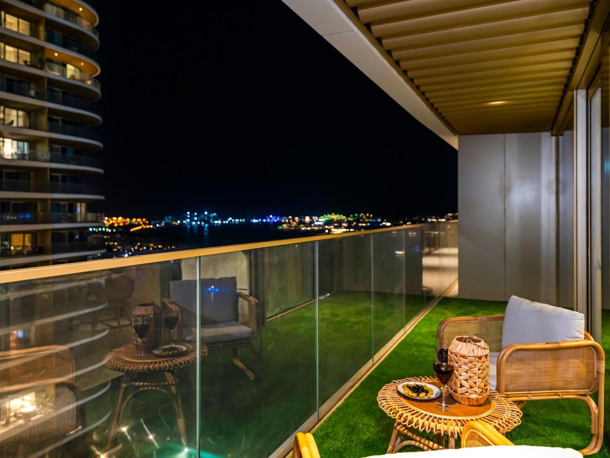 Luxury Spacious 2 Bedroom Private And Views Apartment *