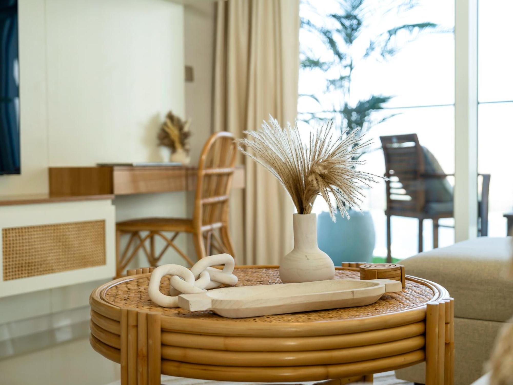 Luxury Spacious 2 Bedroom Private And Views *