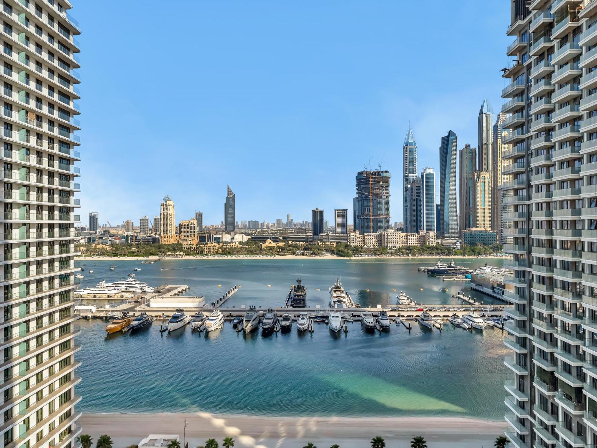 Luxury Spacious 2 Bedroom Private And Views Apartment