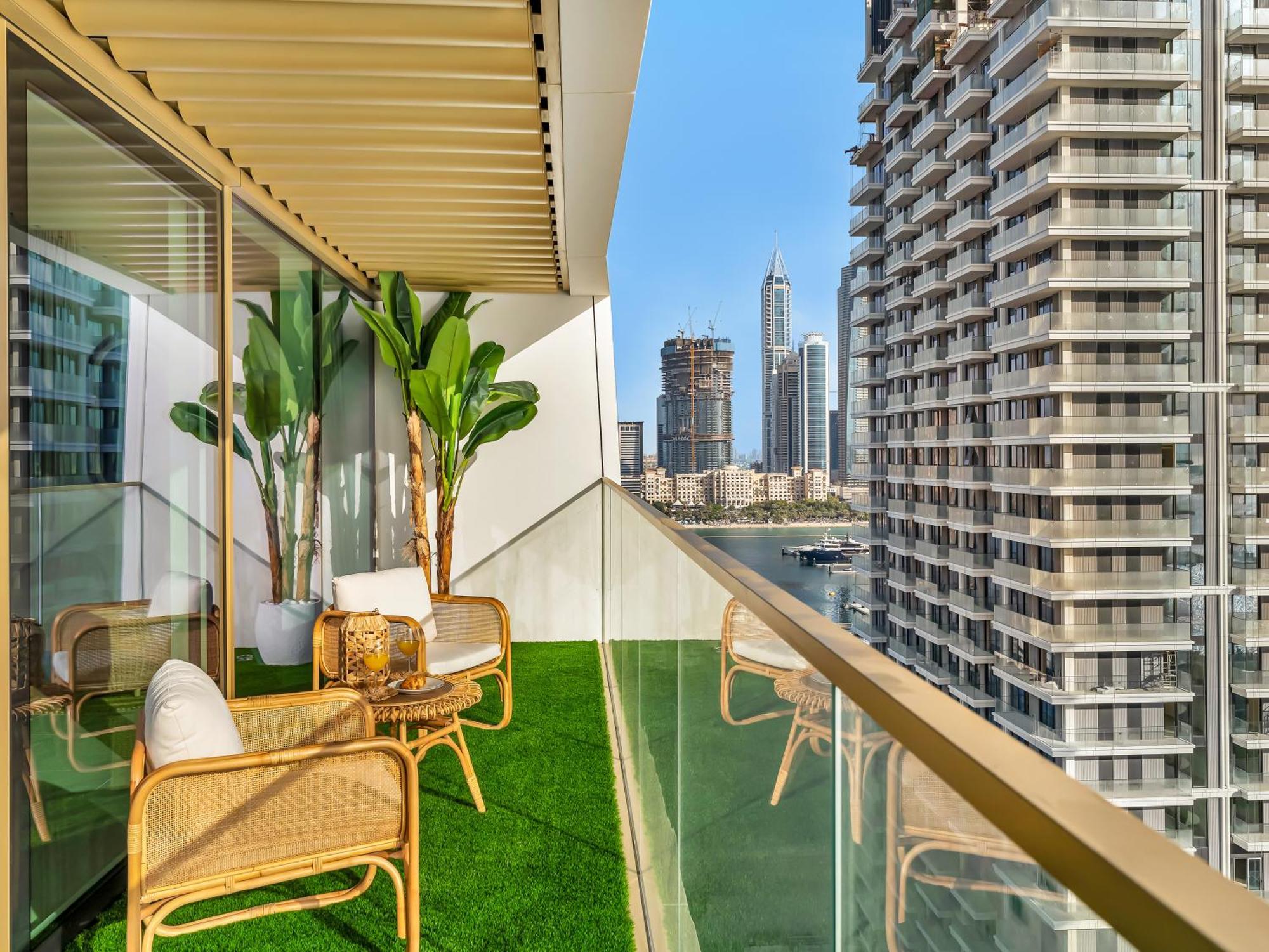 Luxury Spacious 2 Bedroom Private And Views *