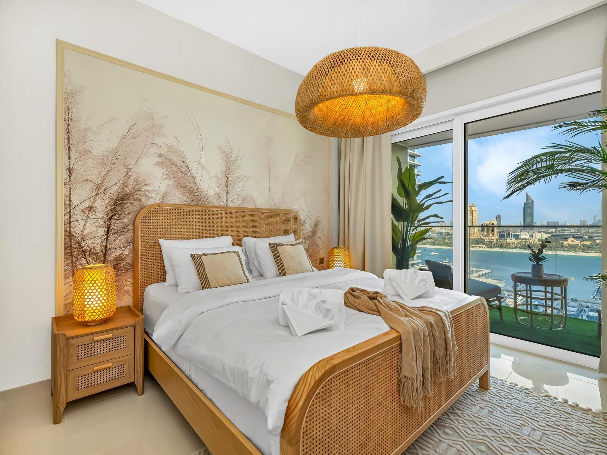 Luxury Spacious 2 Bedroom Private And Views *