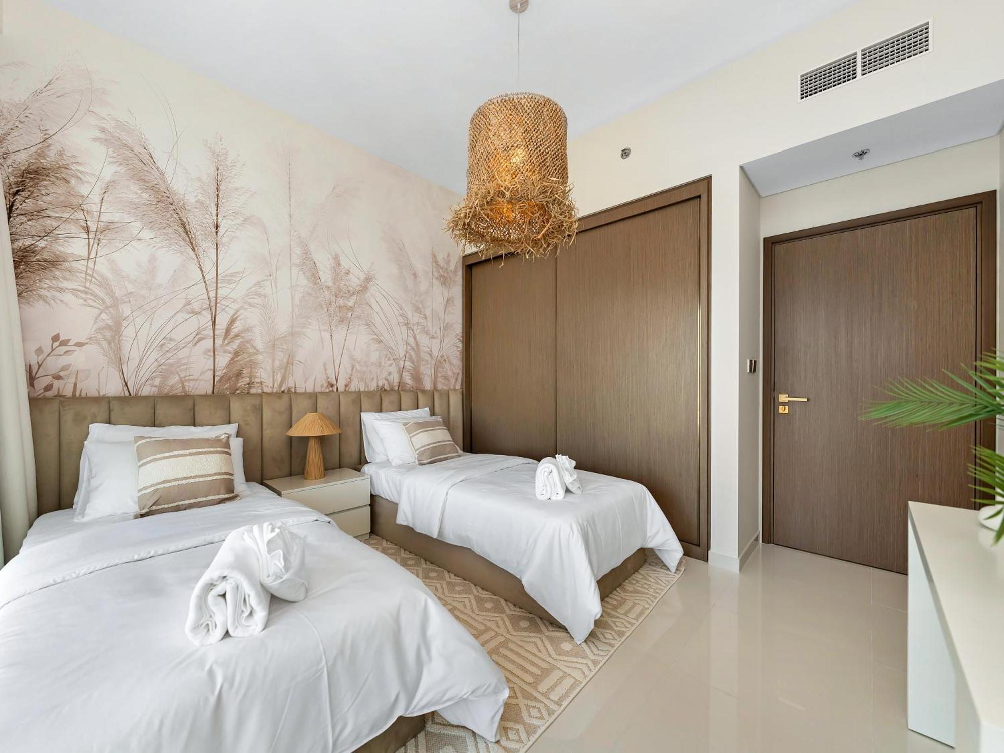 Luxury Spacious 2 Bedroom Private And Views Apartment Dubai