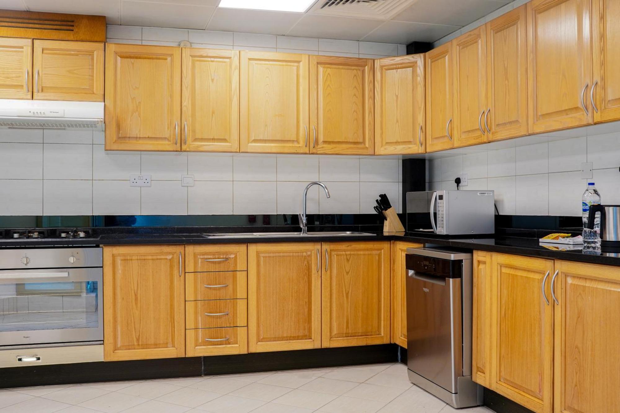 Apartment Roda Al Murooj Residences Dubai