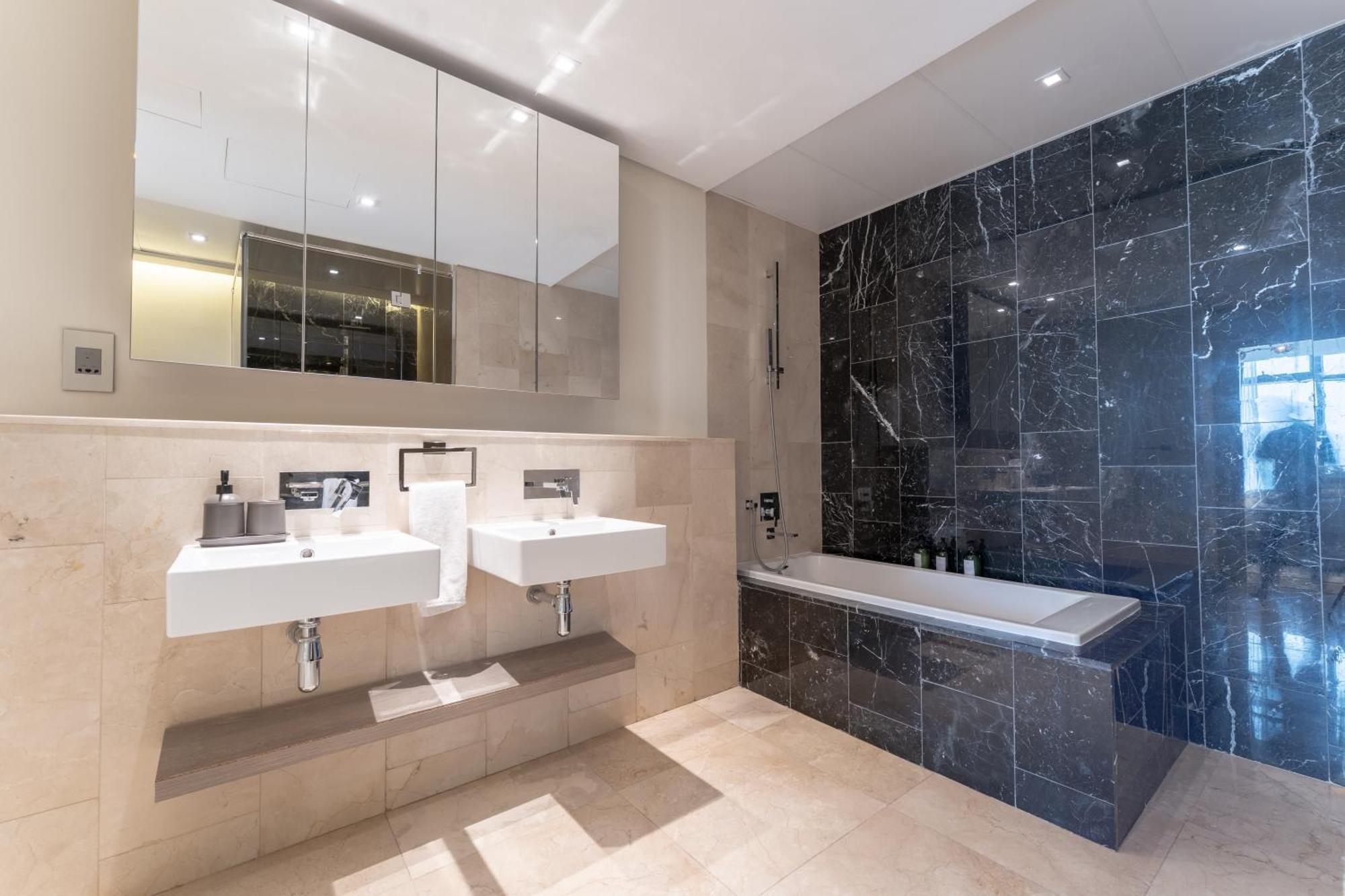 Elegant Palm Jumeirah Retreat With Breathtaking Sea Views By Aya Boutique Apartment *