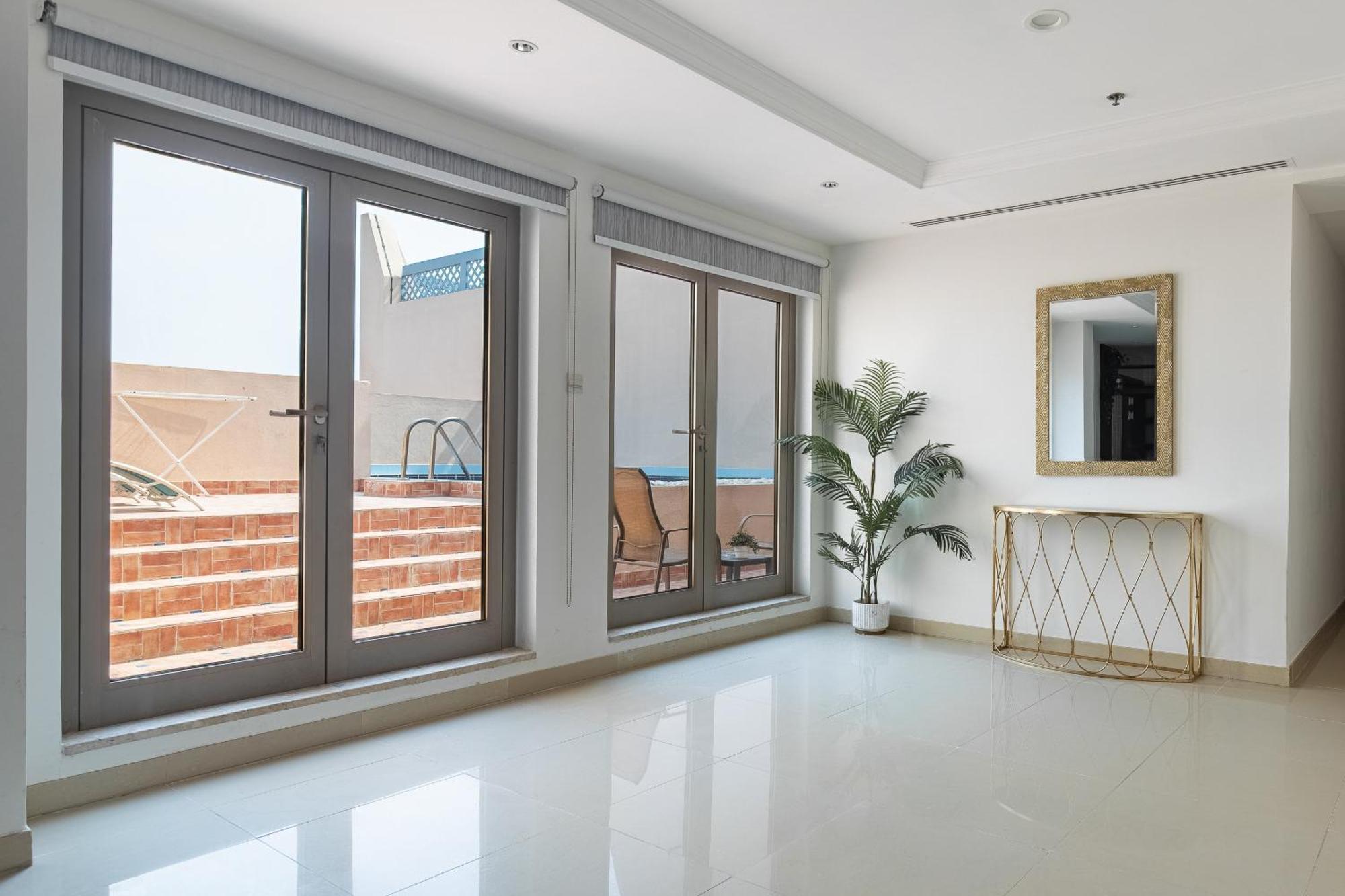 Apartment Amazing Beachfront Apartments Near Atlantis Waterpark By Simply Comfort Sarai Palm Jumeirah