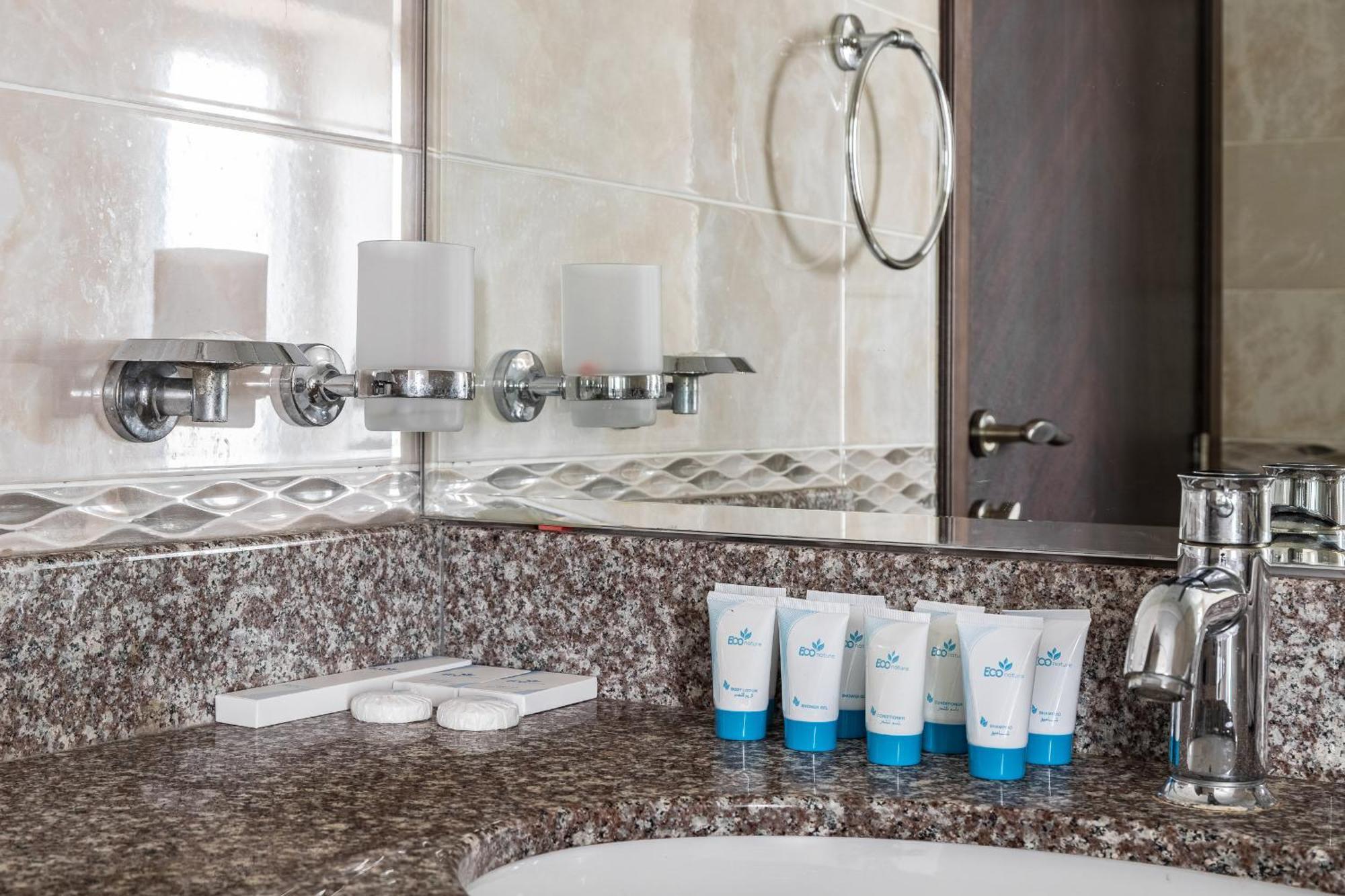 Amazing Beachfront Apartments Near Atlantis Waterpark By Simply Comfort Sarai Palm Jumeirah Dubai
