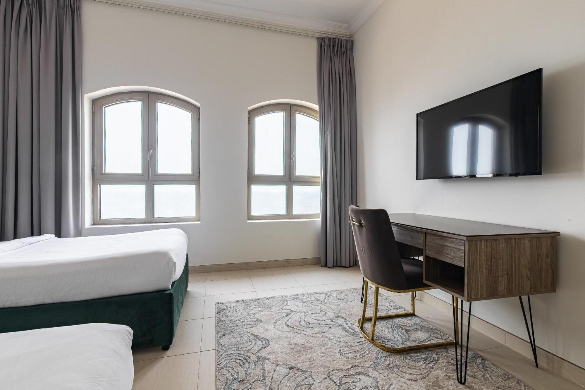 Amazing Beachfront Apartments Near Atlantis Waterpark By Simply Comfort Sarai Palm Jumeirah Dubai