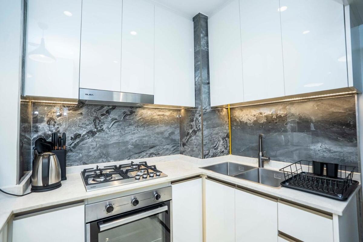 Stylish 2br In Business Bay Life - Free Pool Apartment Dubai