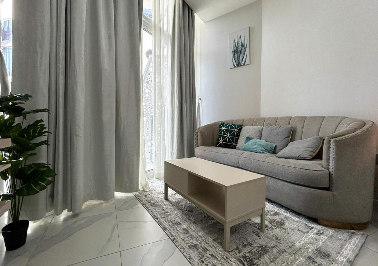 Apartment Bespoke Homes - With Canal Views In Millenium Binghatti Residences Dubai