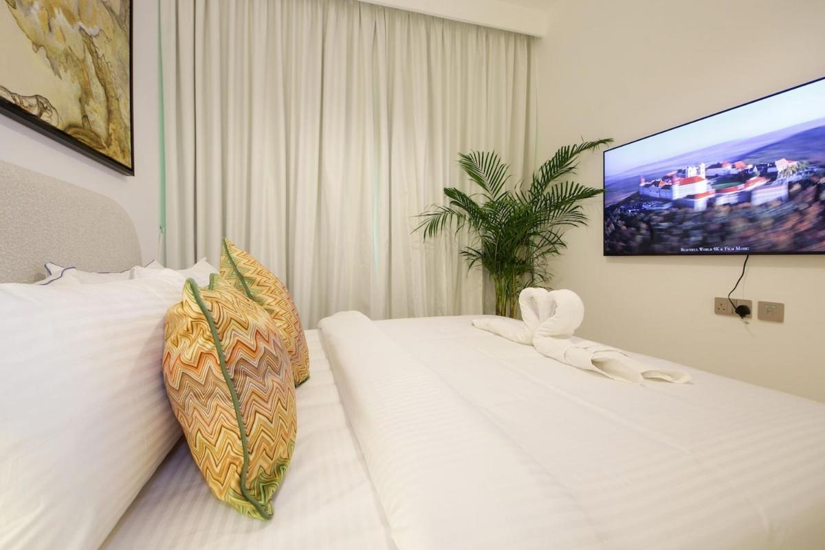 Urban Oasis 2br Retreat In With Pool View * Dubai