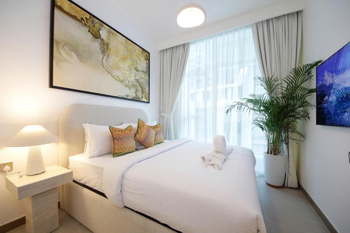 Apartment Urban Oasis 2br Retreat In With Pool View Dubai