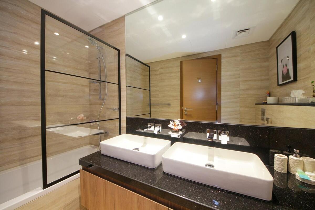 Urban Oasis 2br Retreat In With Pool View Apartment