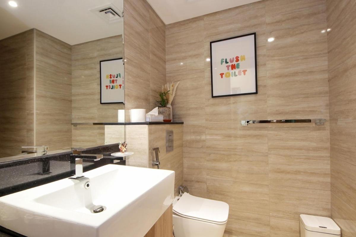 Urban Oasis 2br Retreat In With Pool View Apartment