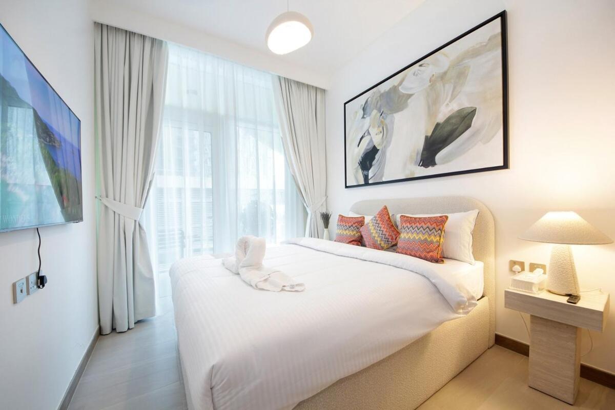 Apartment Urban Oasis 2br Retreat In With Pool View