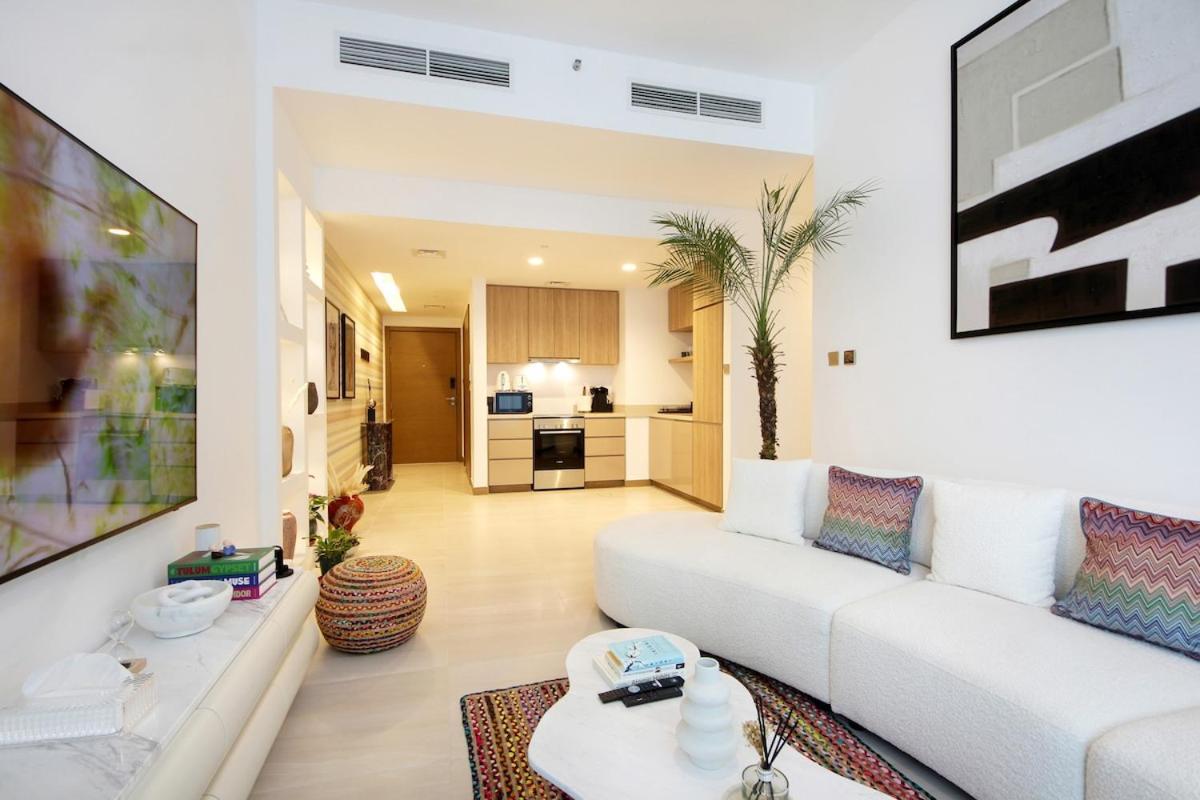 Urban Oasis 2br Retreat In With Pool View * Dubai