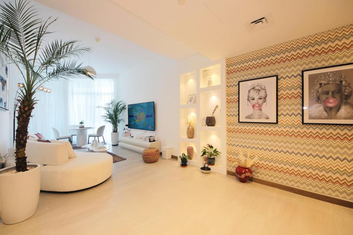 Urban Oasis 2br Retreat In With Pool View Apartment
