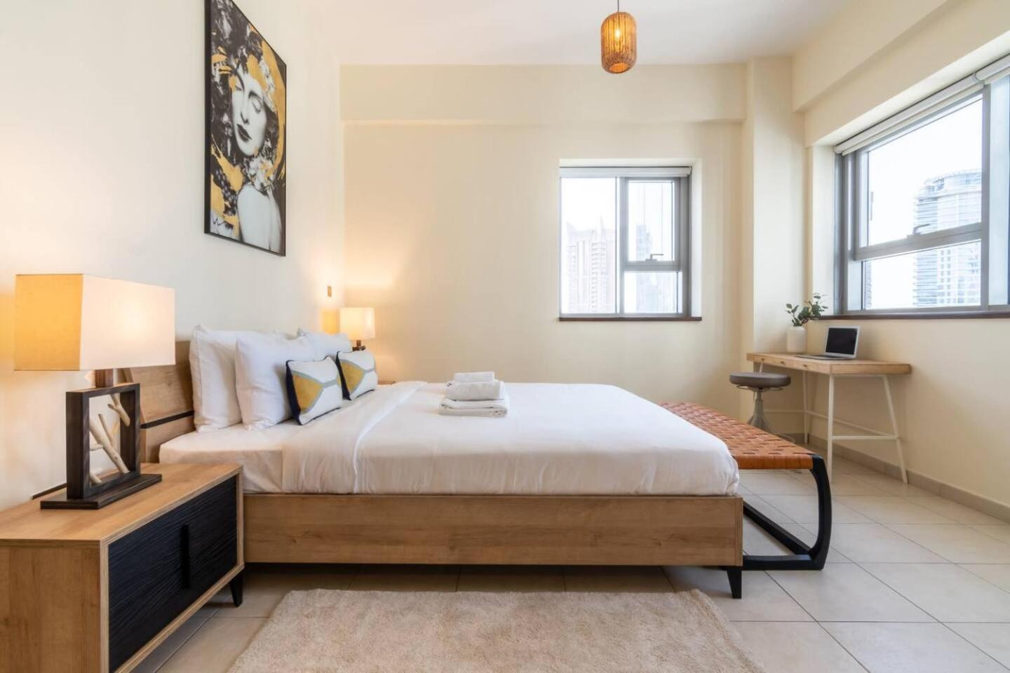 Scenic 2 Bedroom - Downtown Business Bay Dubai