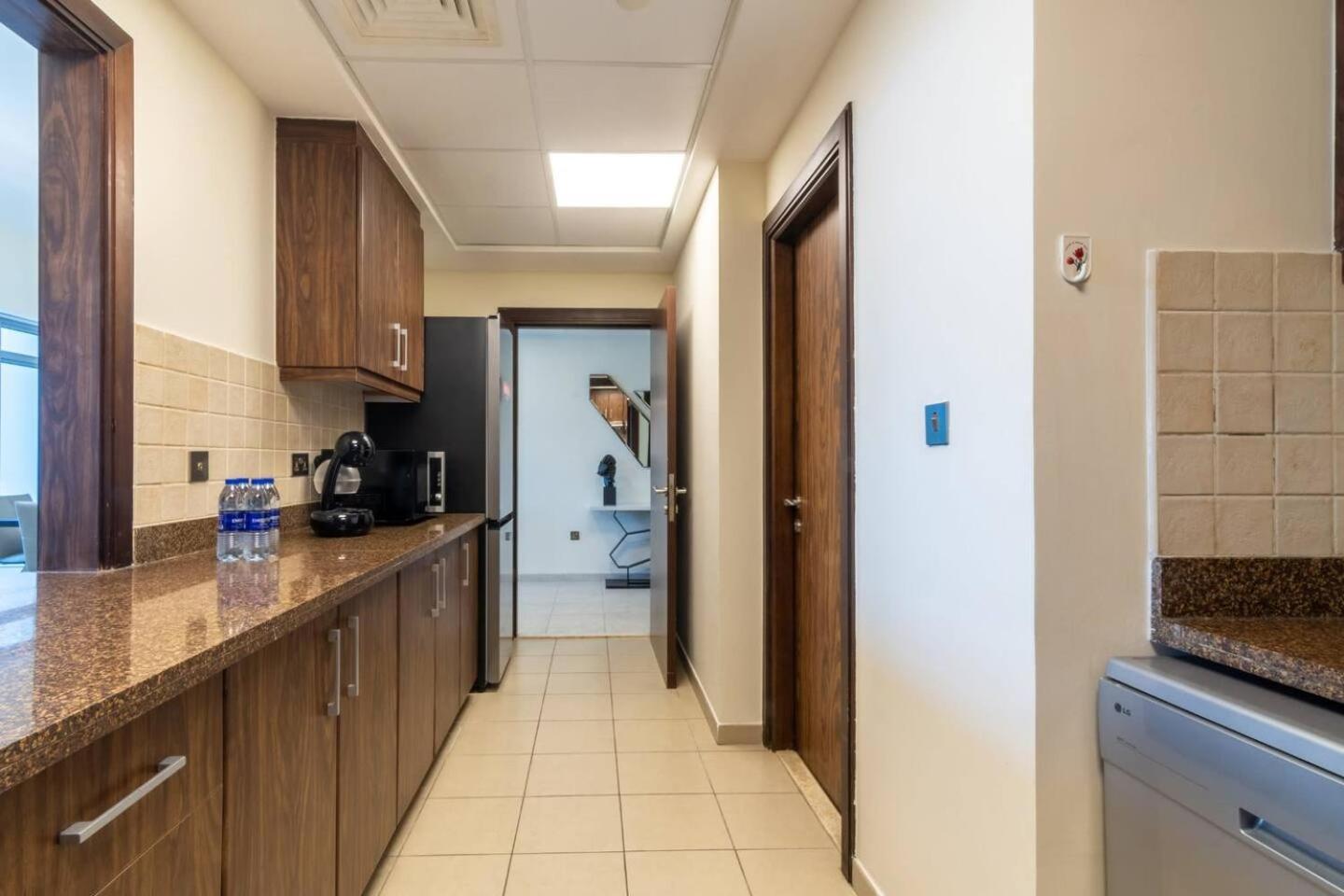 Scenic 2 Bedroom - Downtown Business Bay Apartment *