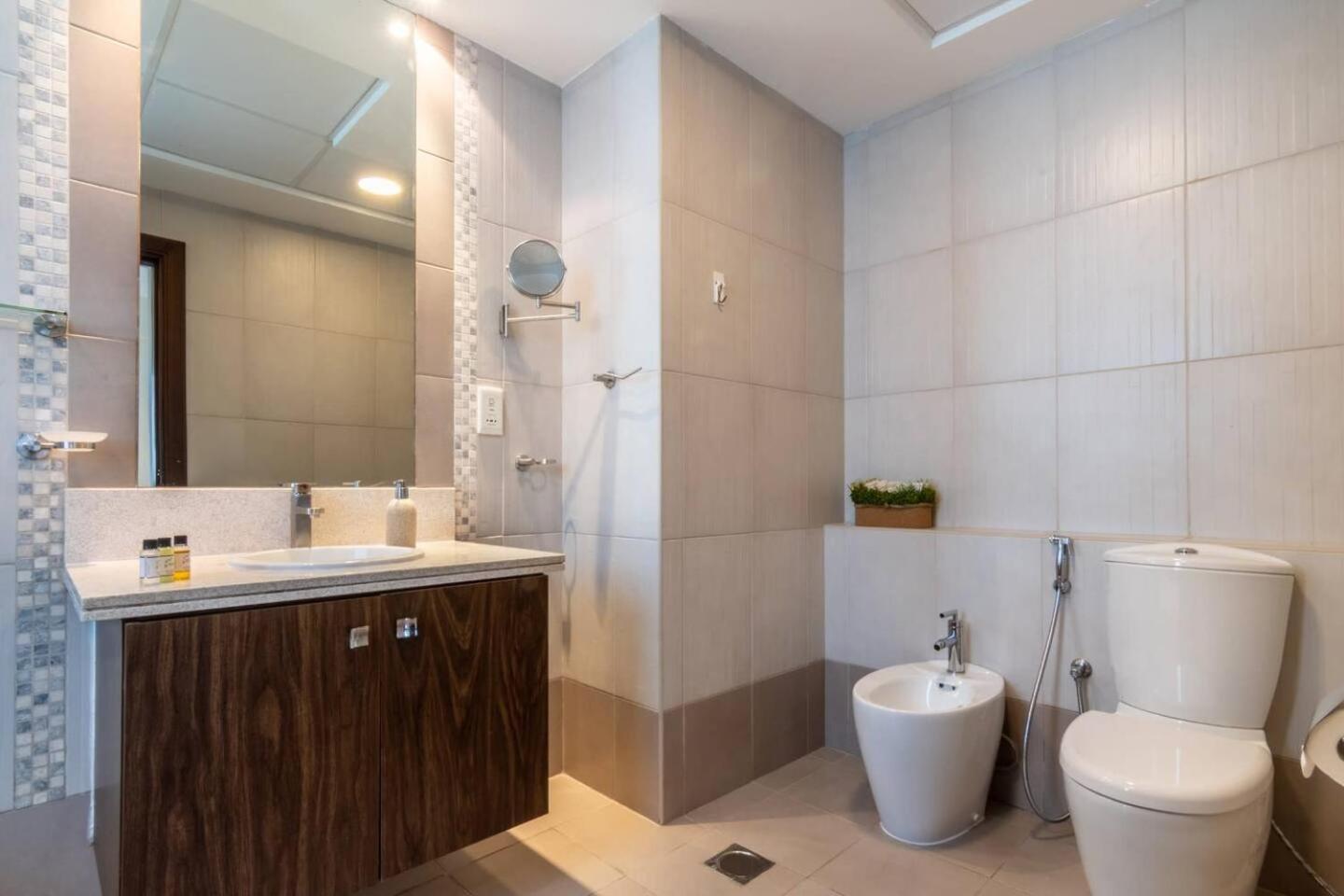 Scenic 2 Bedroom - Downtown Business Bay Apartment Dubai
