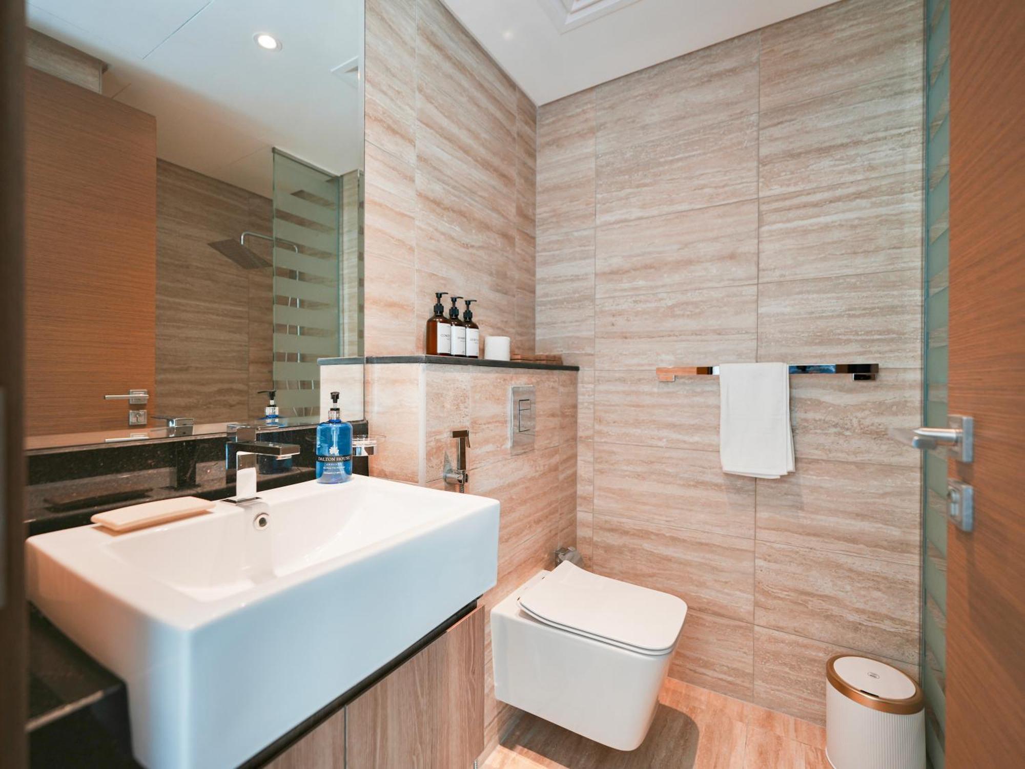 Elegant 2-bedroom Apartment, Branded & Luxury Amenities Apartment *