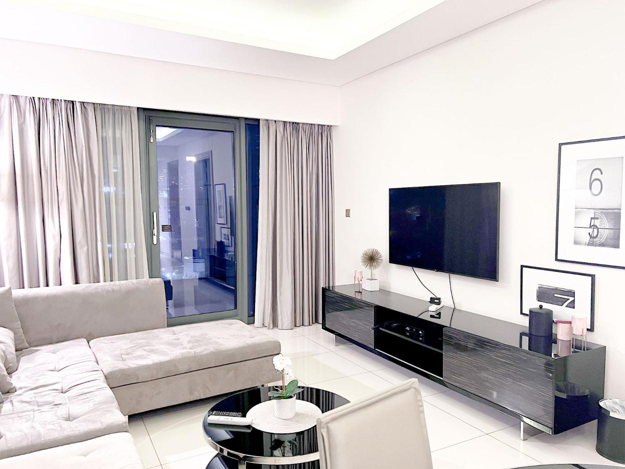 Paramount Towers - Cosmos Living 1 Bedroom *