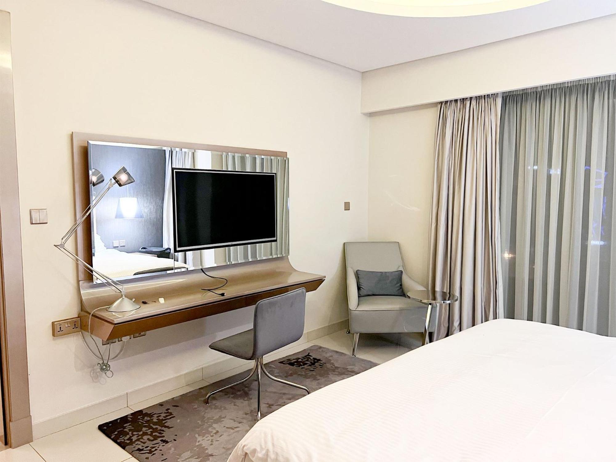 Paramount Towers - Cosmos Living 1 Bedroom Apartment Dubai