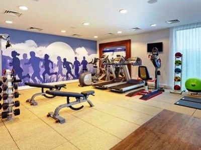 Hotel Hampton By Hilton Airport