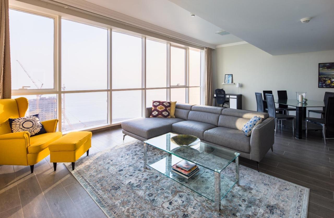 Frank Porter - Al Bateen Apartment